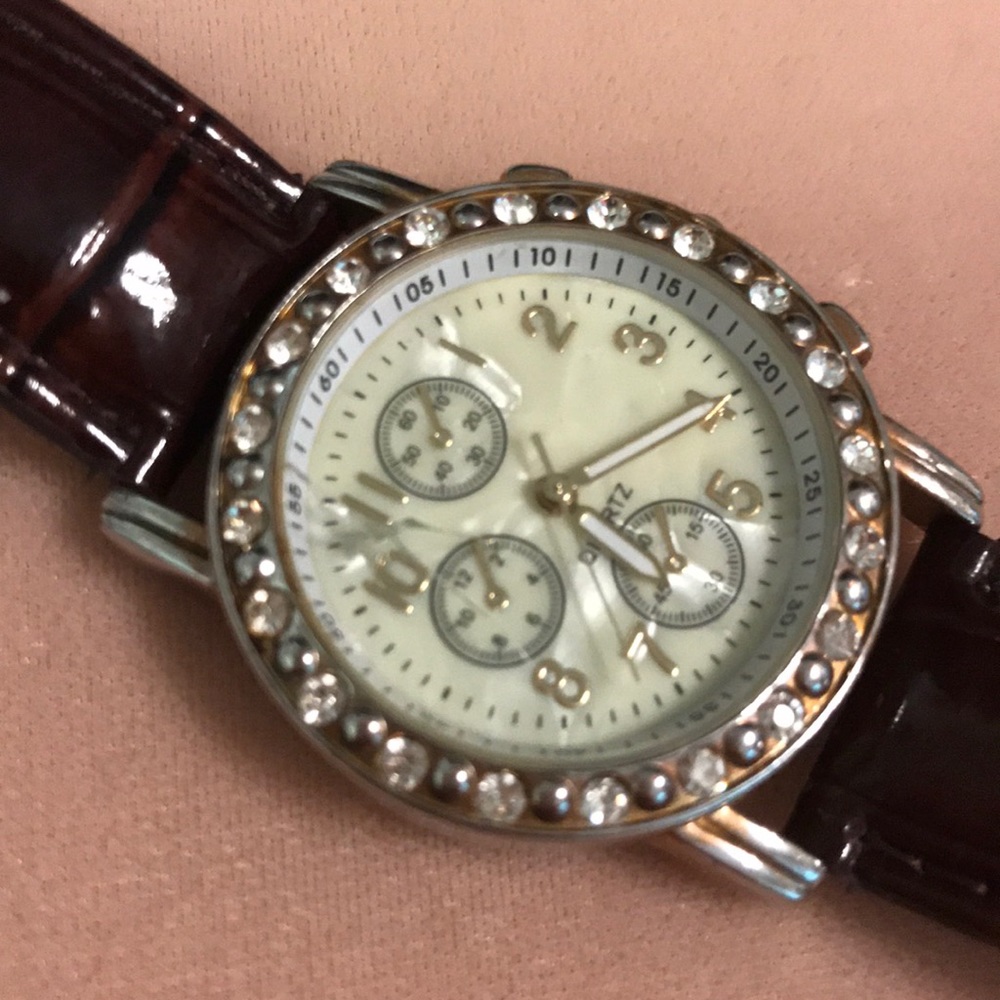 Quartz Watch - Picture 4 of 8